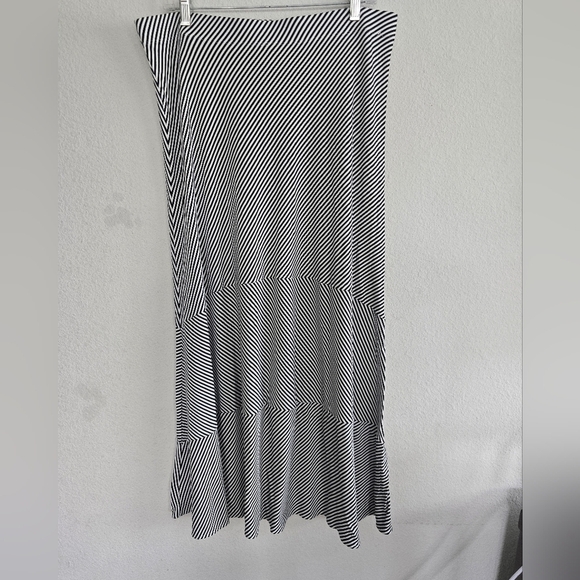 Chico’s Maxi Skirt Size 2 Women Striped White Black Seamed Flowy 36inches - Picture 4 of 10